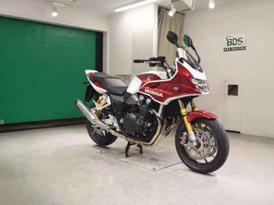 Honda CB1300SF 2025