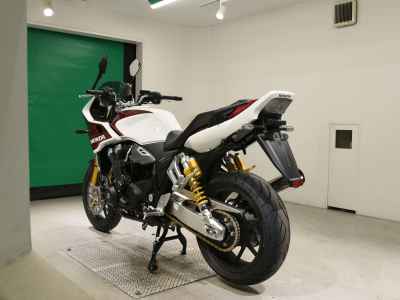 Honda CB1300SF 2025