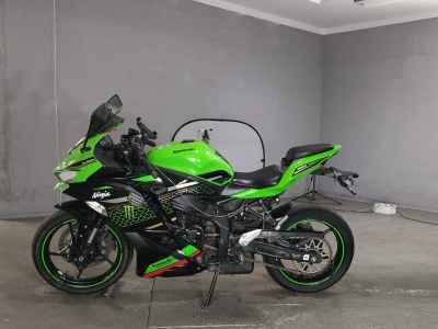 Kawasaki Ninja ZX-25R 2021