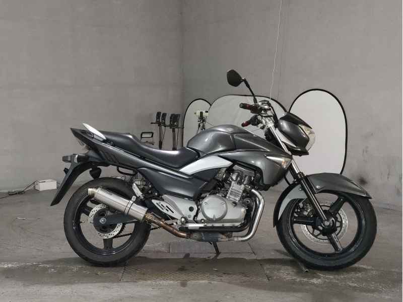 Suzuki GSR250
