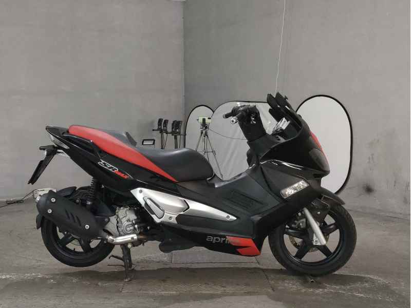 Aprilia SR Max 300 2015