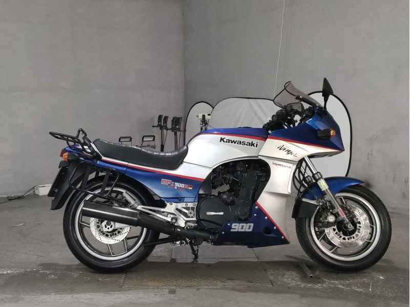 Kawasaki GPZ900R