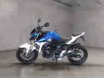 Suzuki GSR750 2013