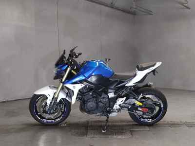 Suzuki GSR750