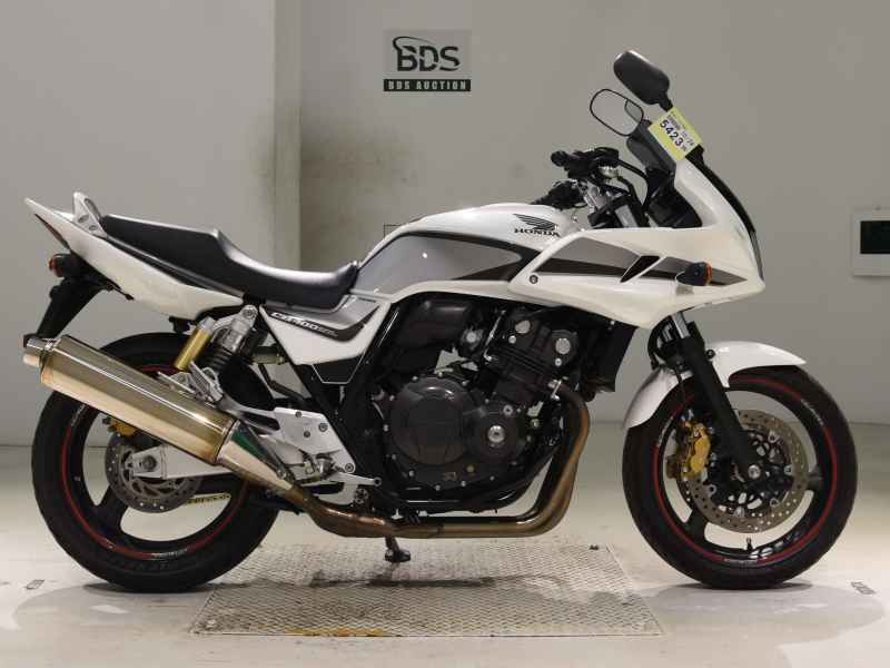 Honda CB400 Super Boldor 2011