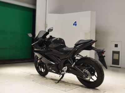 Yamaha YZF-R25 2023