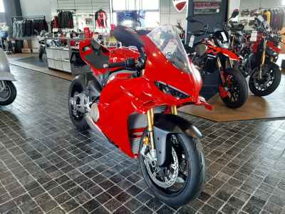 Ducati Panigale V4S 2025