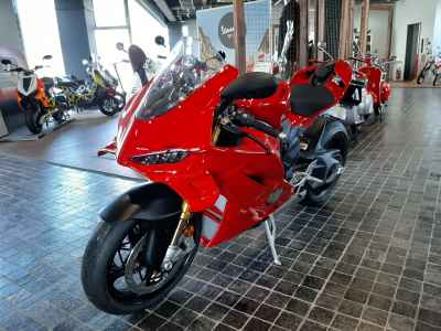 Ducati Panigale V4S 2025