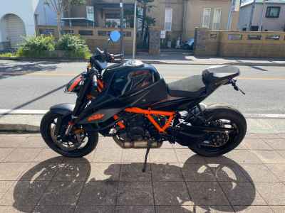 KTM 1290 Super Duke R 2021
