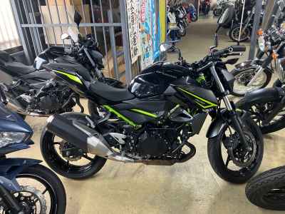 Kawasaki Z400 2022