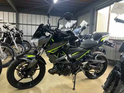 Kawasaki Z400 2022