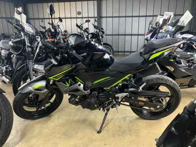 Kawasaki Z400 2022