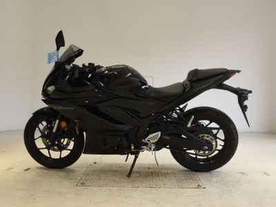 Yamaha YZF-R25 2023