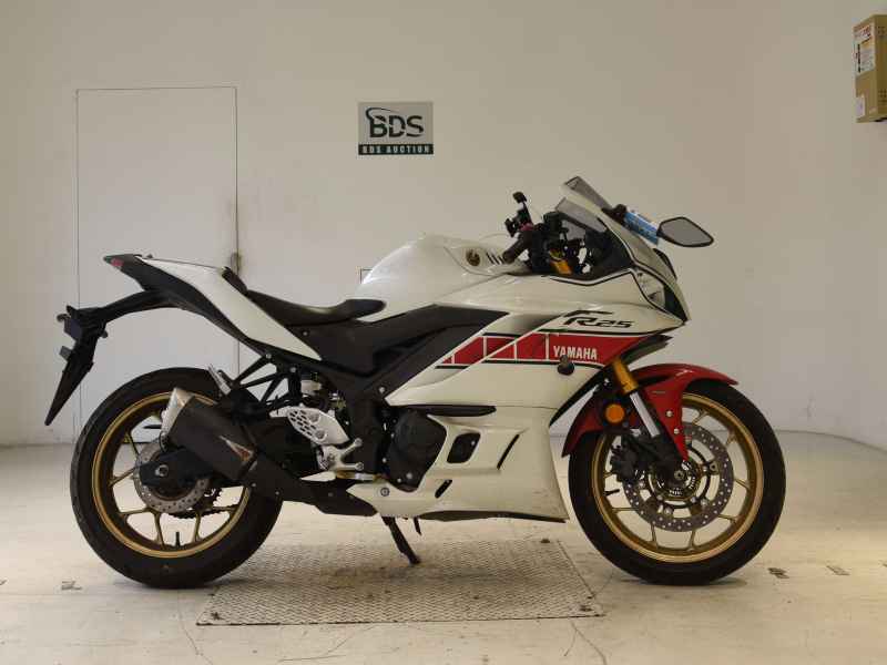 Yamaha YZF-R25 2022