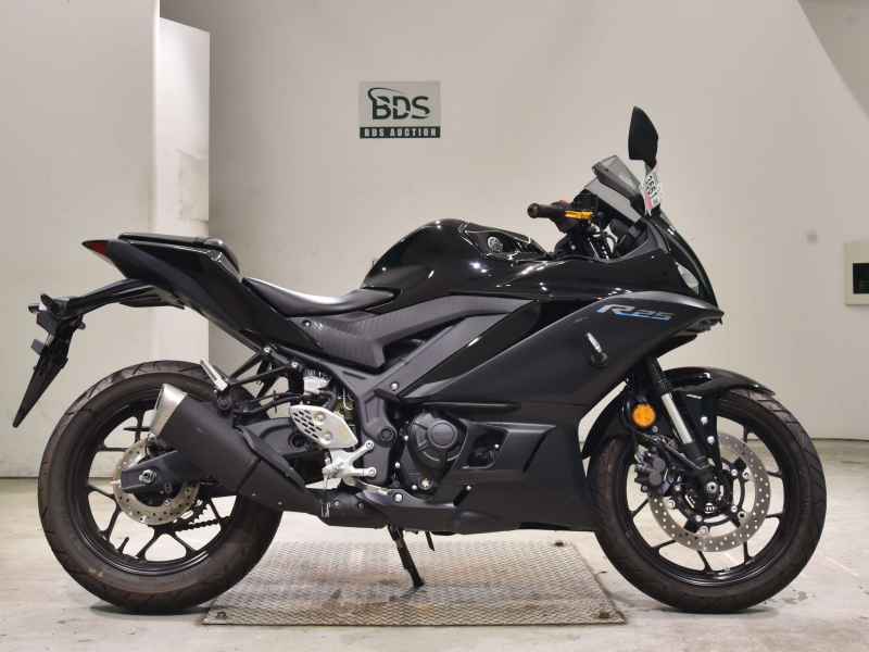 Yamaha YZF-R25 2023