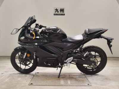 Yamaha YZF-R25 2023