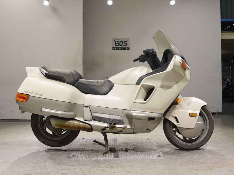 Honda PC800 Pacific Coast 2019