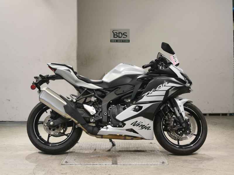 Kawasaki Ninja ZX-4R SE 2025