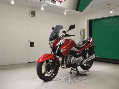Suzuki GSR250