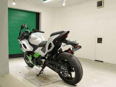 Kawasaki Ninja 7 Hybrid 2025