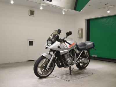 Suzuki GSX250S Katana