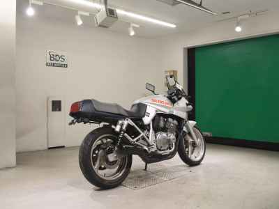 Suzuki GSX250S Katana