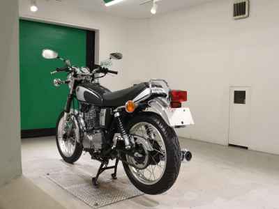 Yamaha SR400 2021