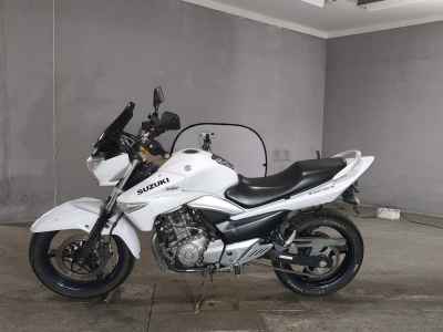Suzuki GSR250