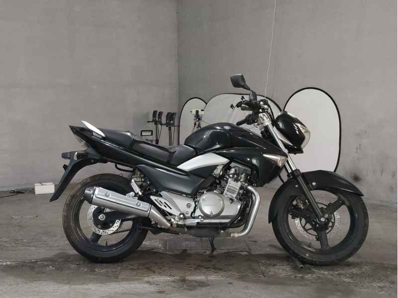Suzuki GSR250