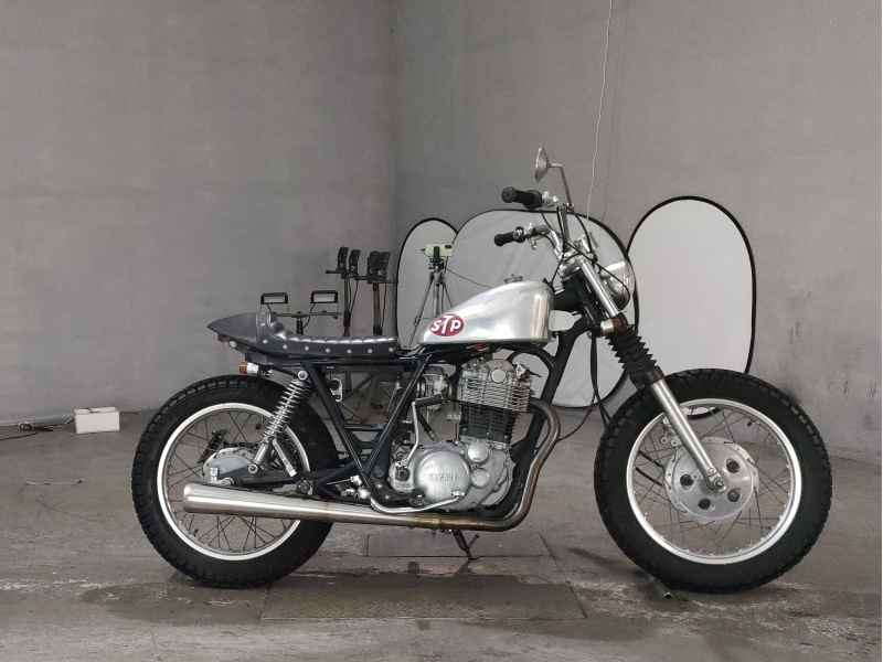 Yamaha SR400