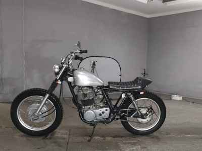 Yamaha SR400