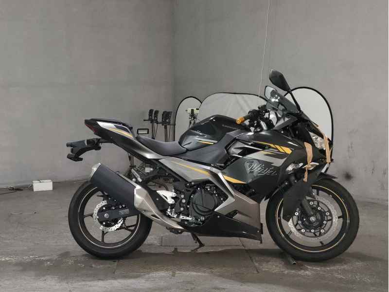 Kawasaki Ninja 400 2021