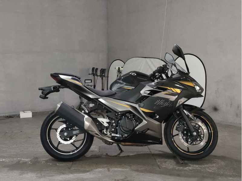 Kawasaki Ninja 400 2021