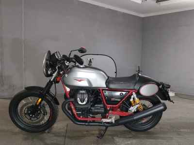 Moto Guzzi V7 III Racer 2018