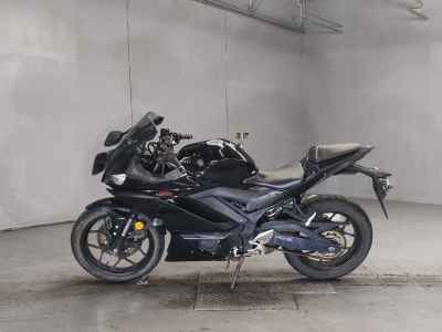 Yamaha YZF-R25 2021