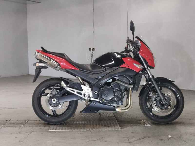 Suzuki GSR400 2012