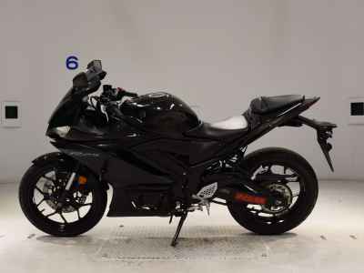 Yamaha YZF-R25 2022