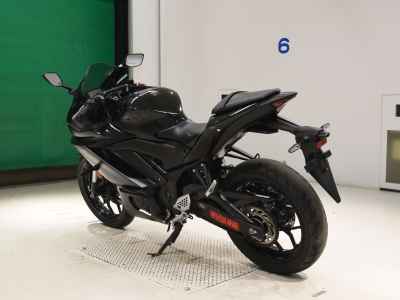 Yamaha YZF-R25 2022