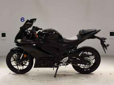 Yamaha YZF-R25 2021
