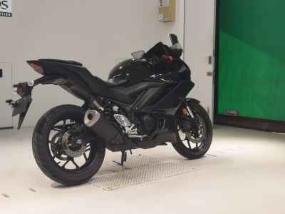 Yamaha YZF-R25 2021