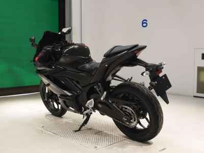 Yamaha YZF-R25 2021