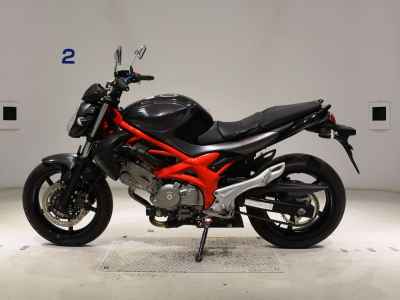 Suzuki Gladius SFV650 2014