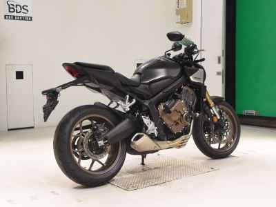 Honda CB650R E-Clutch 2025