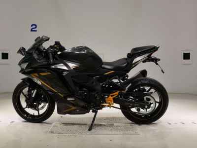 Kawasaki Ninja ZX-25R 2022