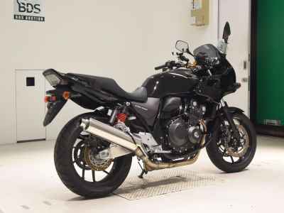 Honda CB400 Super Boldor 2022