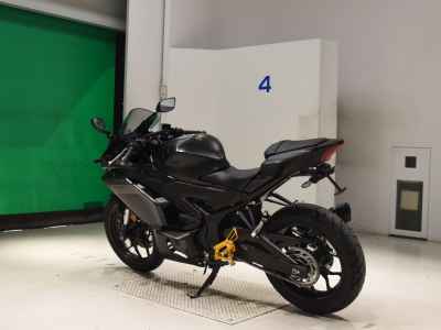 Yamaha YZF-R25 2025