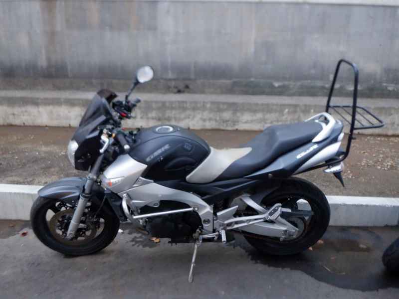 Suzuki GSR400 2008