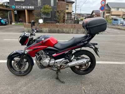 Suzuki GSR250