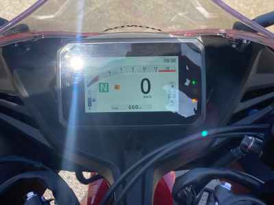 Honda CBR650R E-Clutch 2025