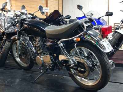 Yamaha SR400 2021